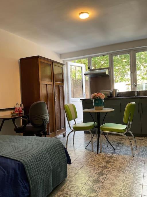 Studio2 Bright With Private Patio In * Londen