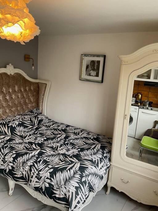 Studio6 Charming With Modern Amenities In * Londres