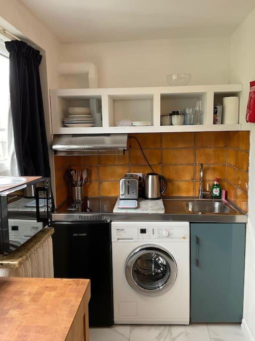Appartement Studio4 Stylish Modern With Luxe Amenities Near Olympia Londres