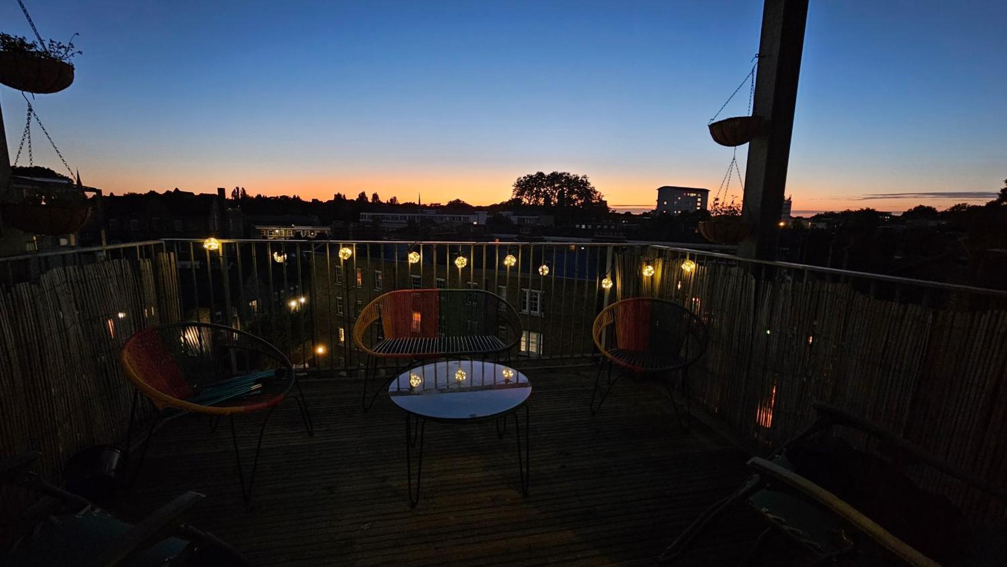 Roof Terrace, 2-bed 2-bath, Stoke Newington Londres