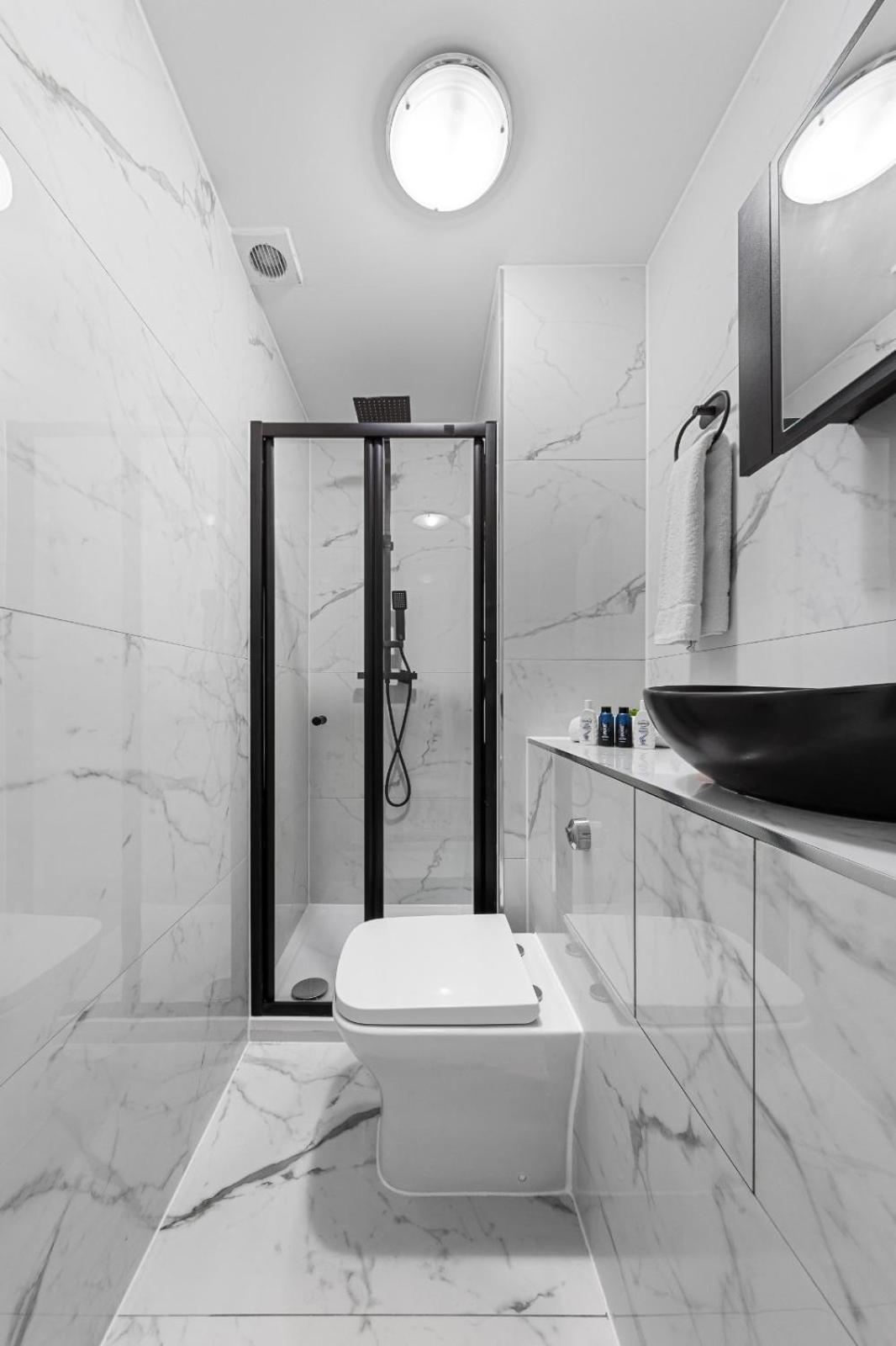 Appartement 1b Flat, Sleeps 5 In Finchley Tw18 *