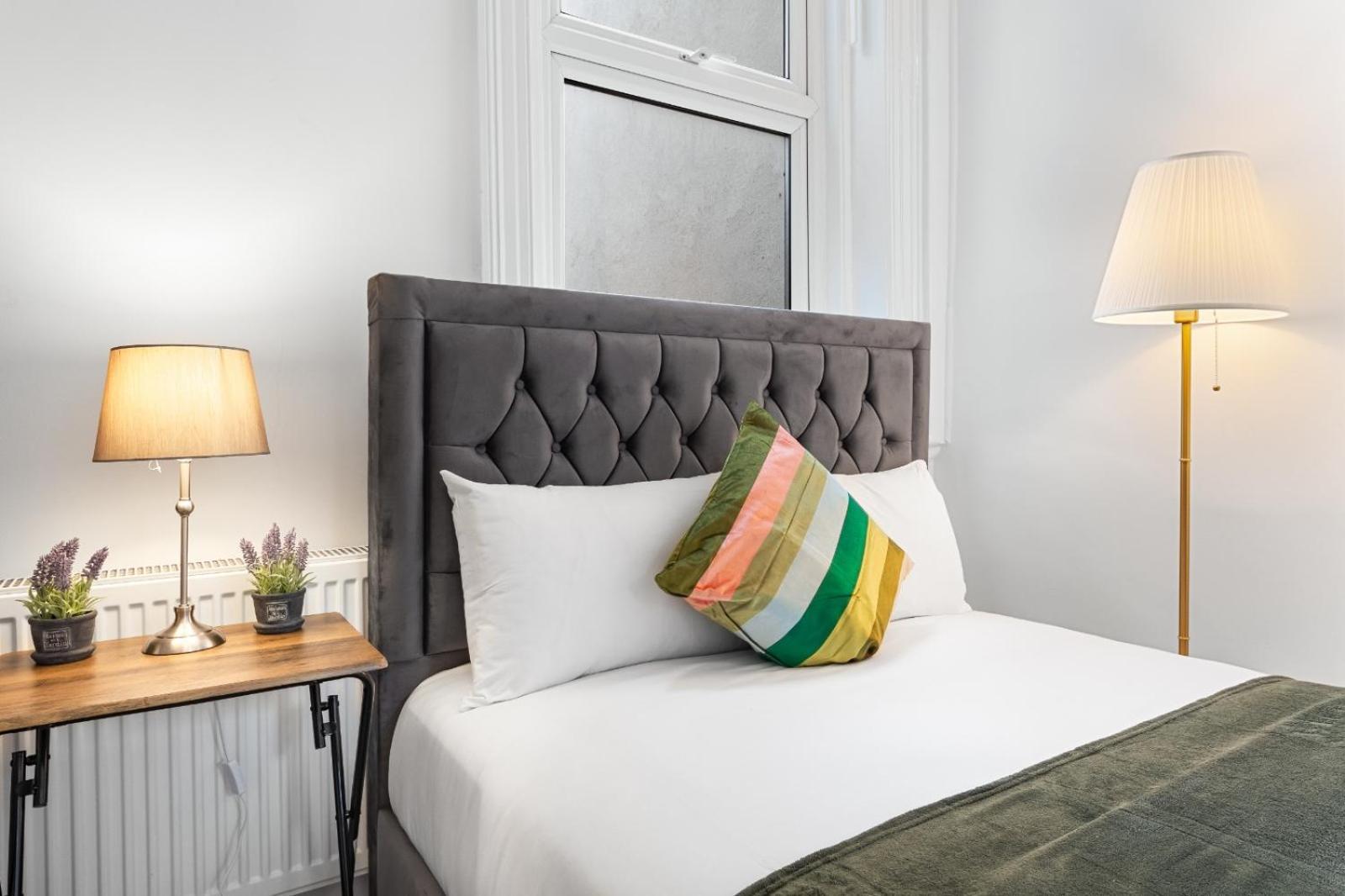 1b Flat, Sleeps 5 In Finchley Tw18