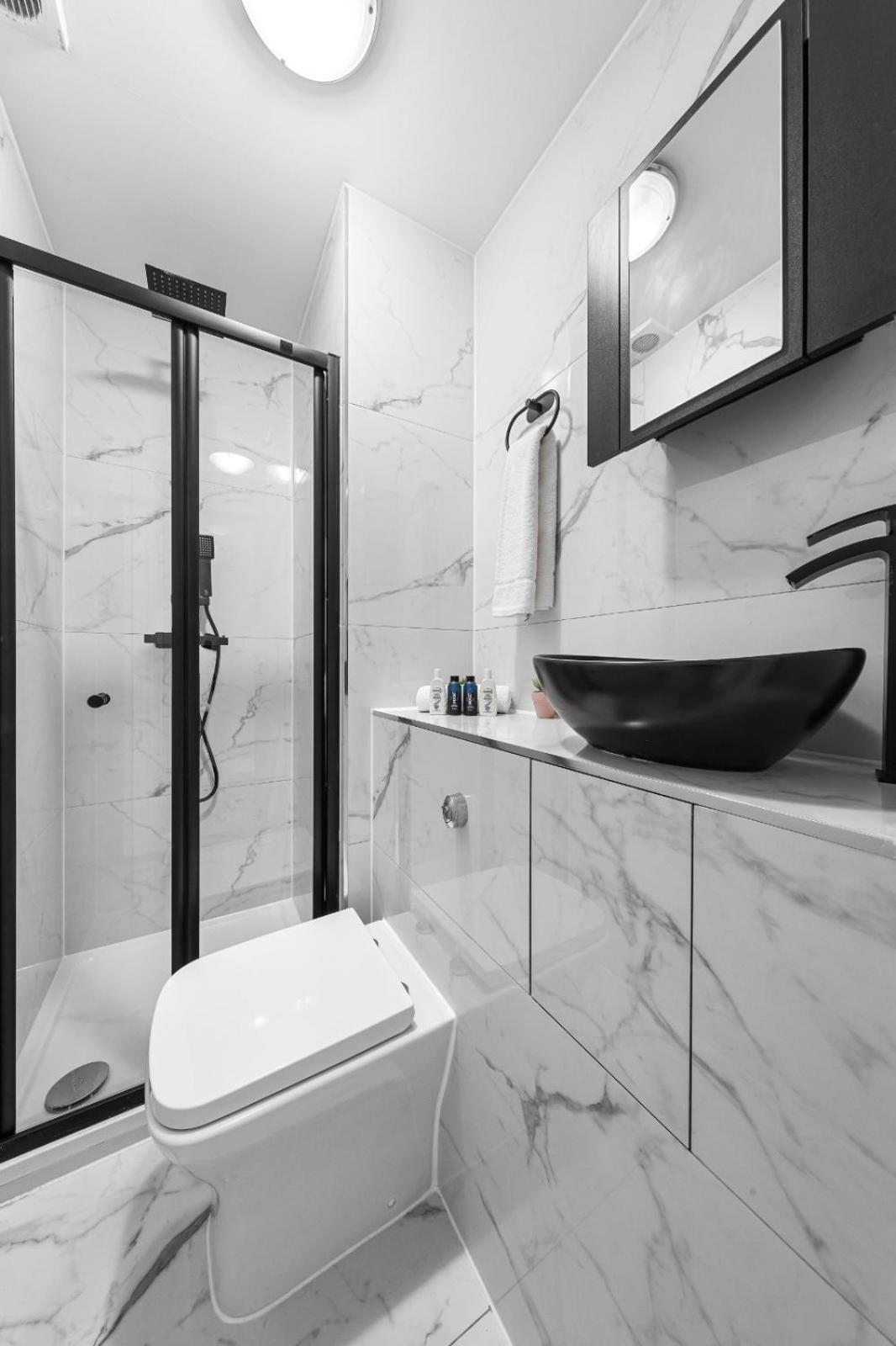 Appartement 1b Flat, Sleeps 5 In Finchley Tw18