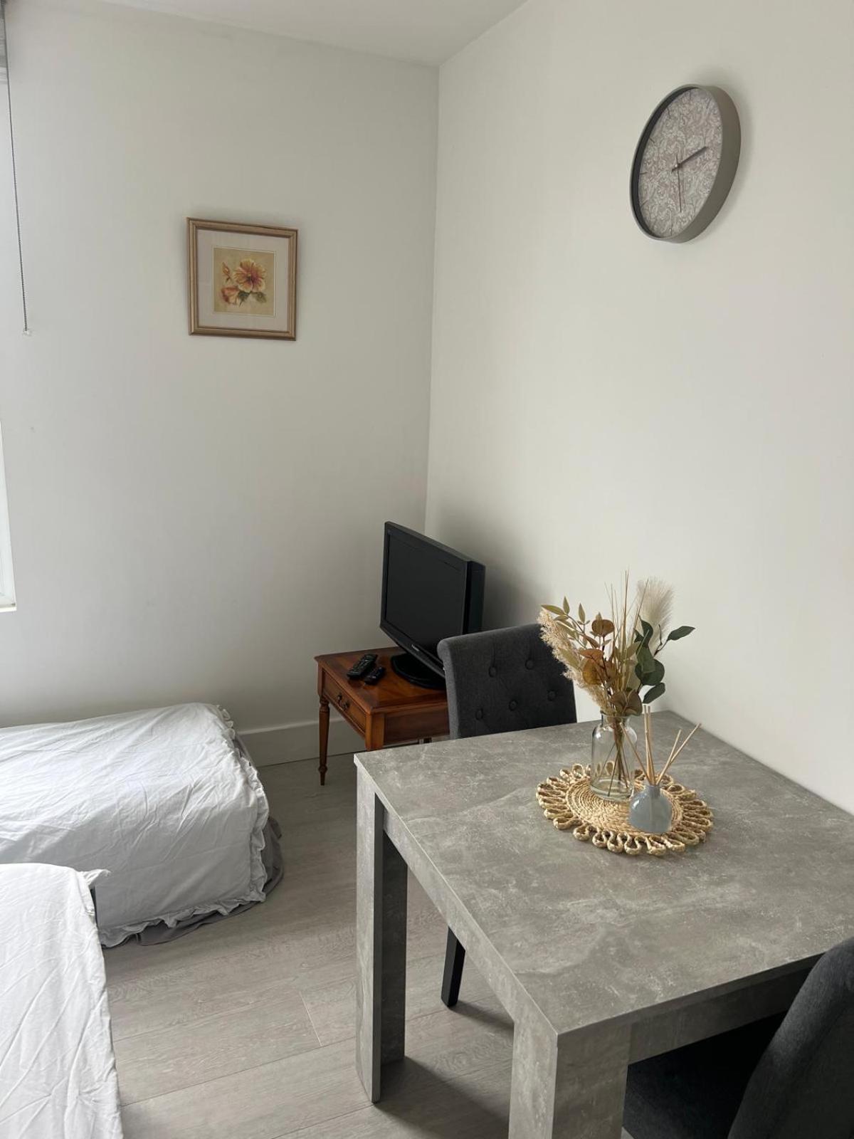 Small Flat Uxbridge Road Apartamento