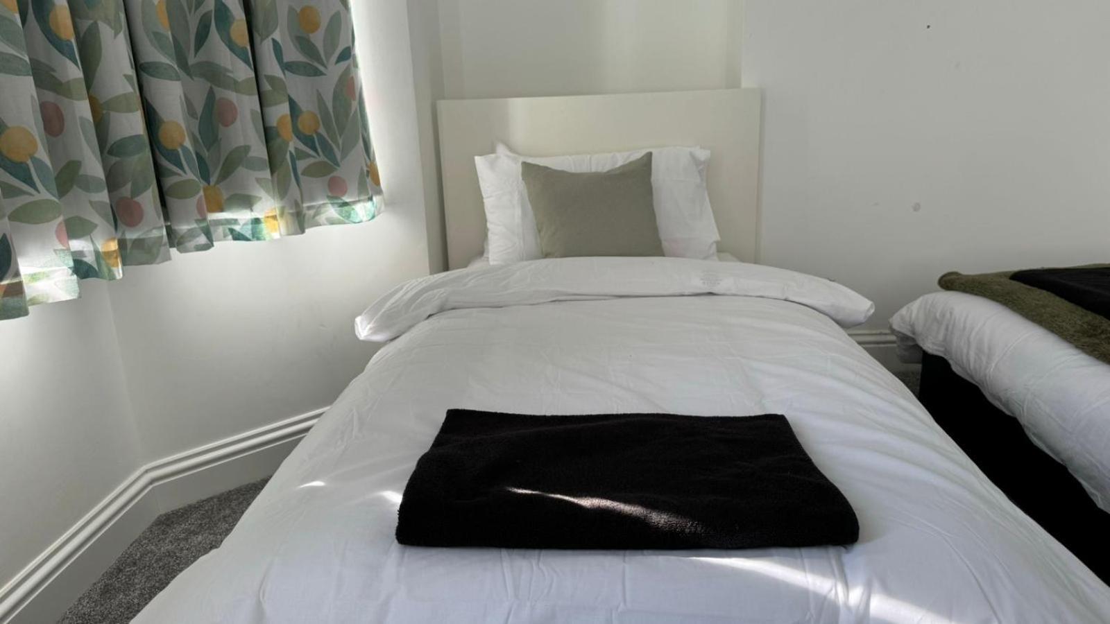 Comfortable - Only 6-mins Walk From Underground Station *