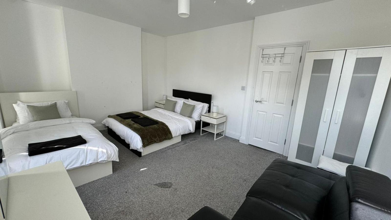 Comfortable - Only 6-mins Walk From Underground Station Accommodatie bij particulieren *