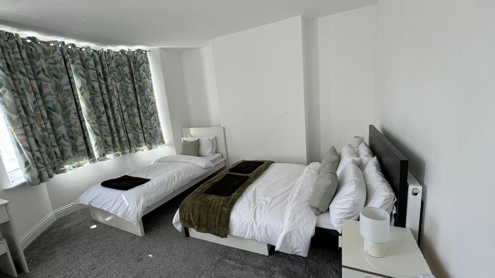 Hospedagem domiciliar Comfortable - Only 6-mins Walk From Underground Station Londres