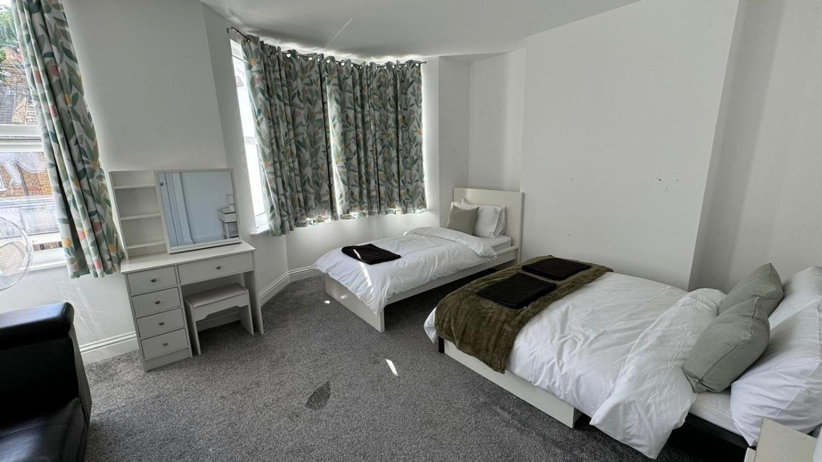 Comfortable - Only 6-mins Walk From Underground Station