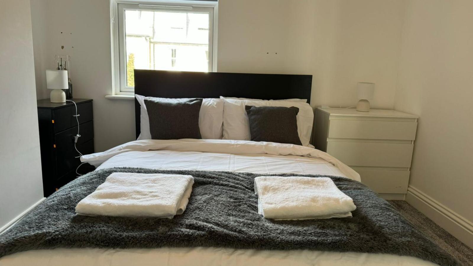Accommodatie bij particulieren Comfortable - Only 6-mins Walk From Underground Station *
