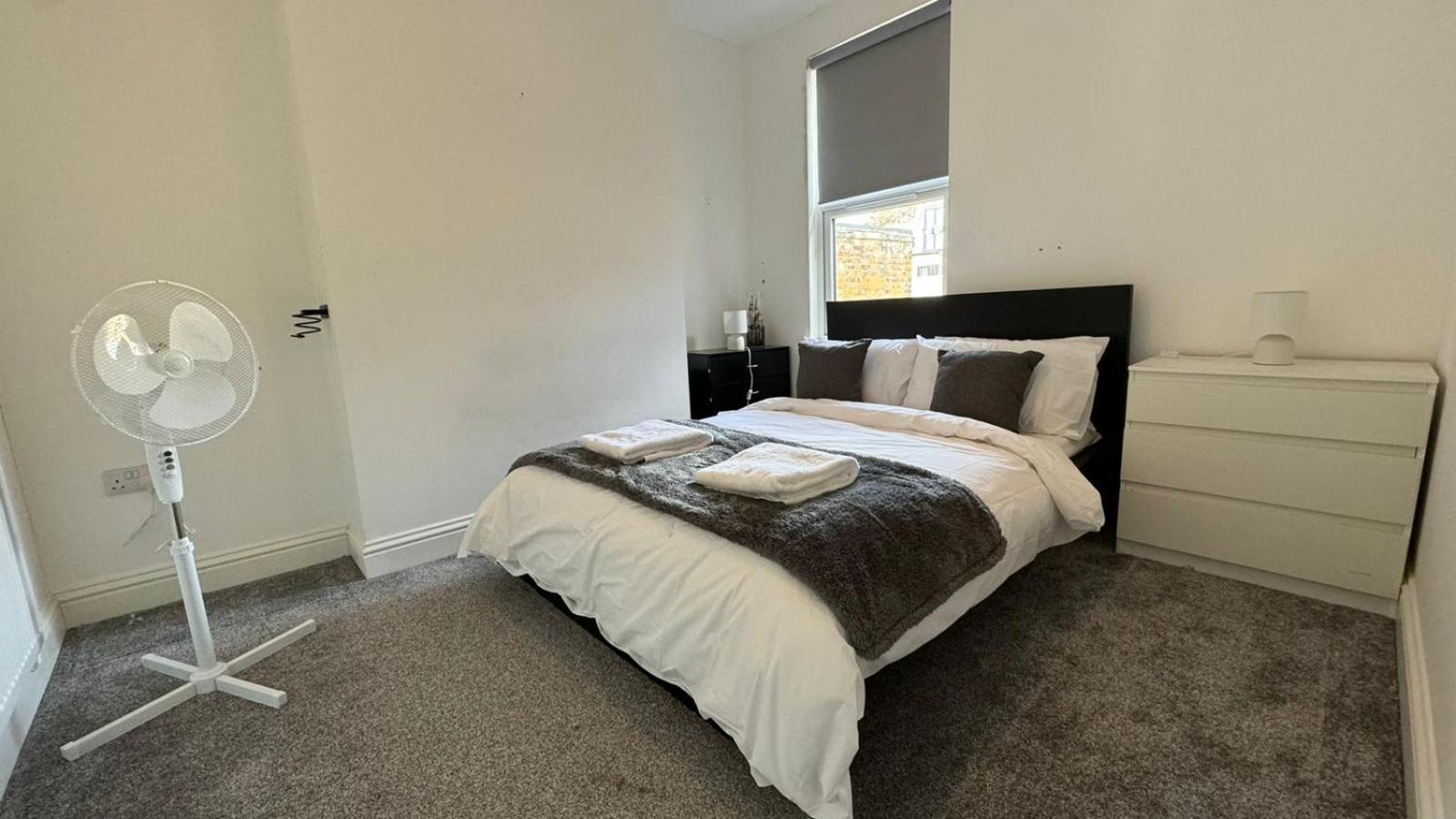 Comfortable - Only 6-mins Walk From Underground Station Accommodatie bij particulieren