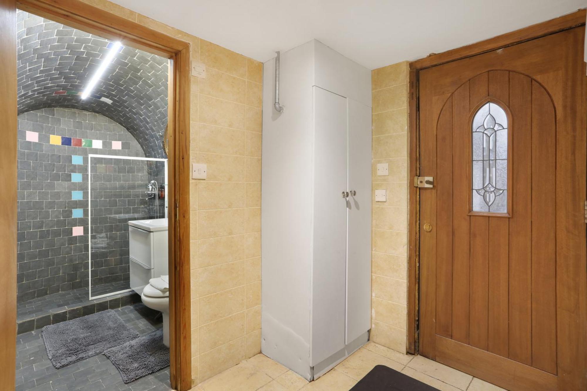 Spacious 2 Bedroom Flat Near Hyde Park By Beiroom