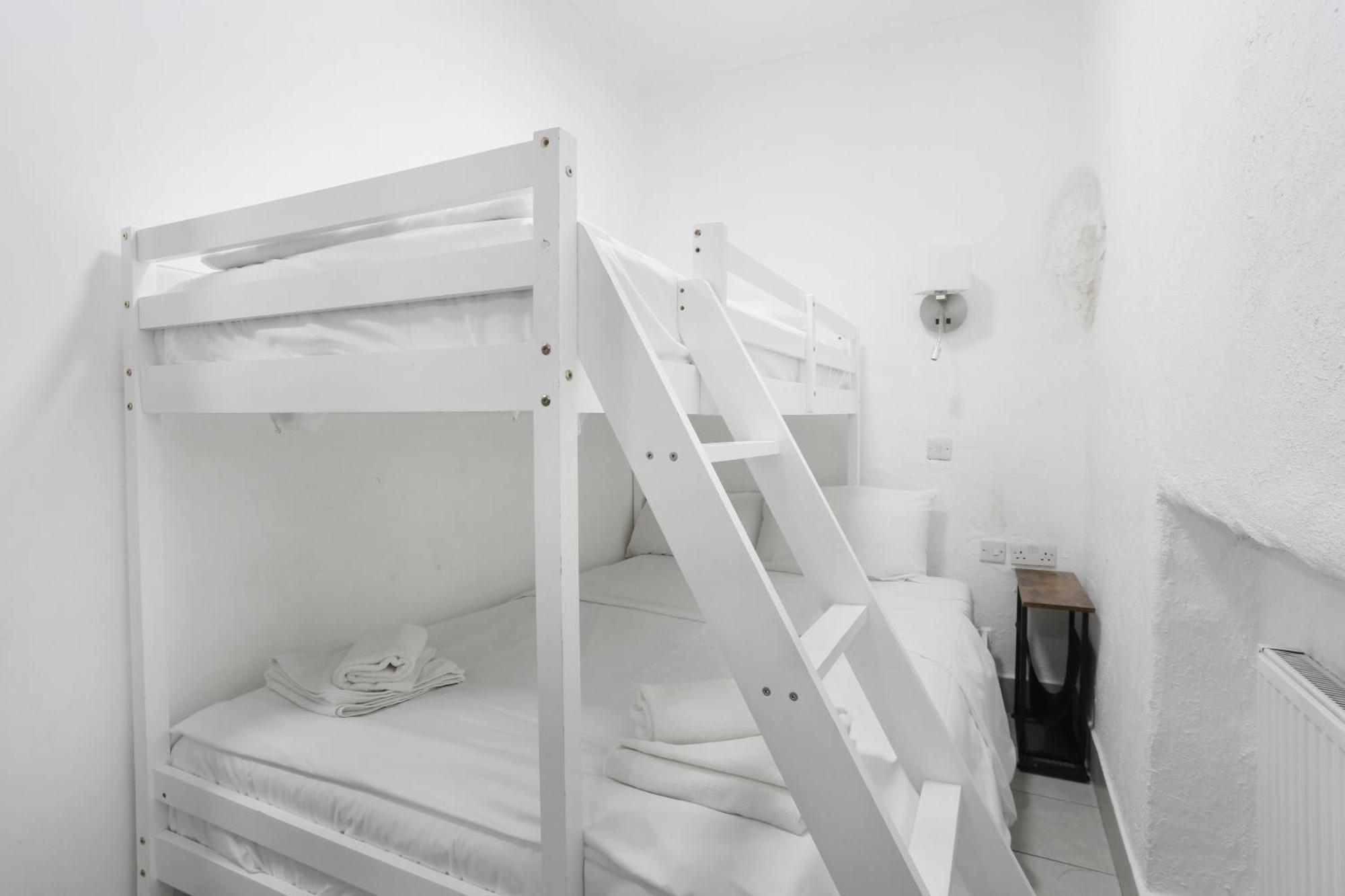 Spacious 2 Bedroom Flat Near Hyde Park By Beiroom *