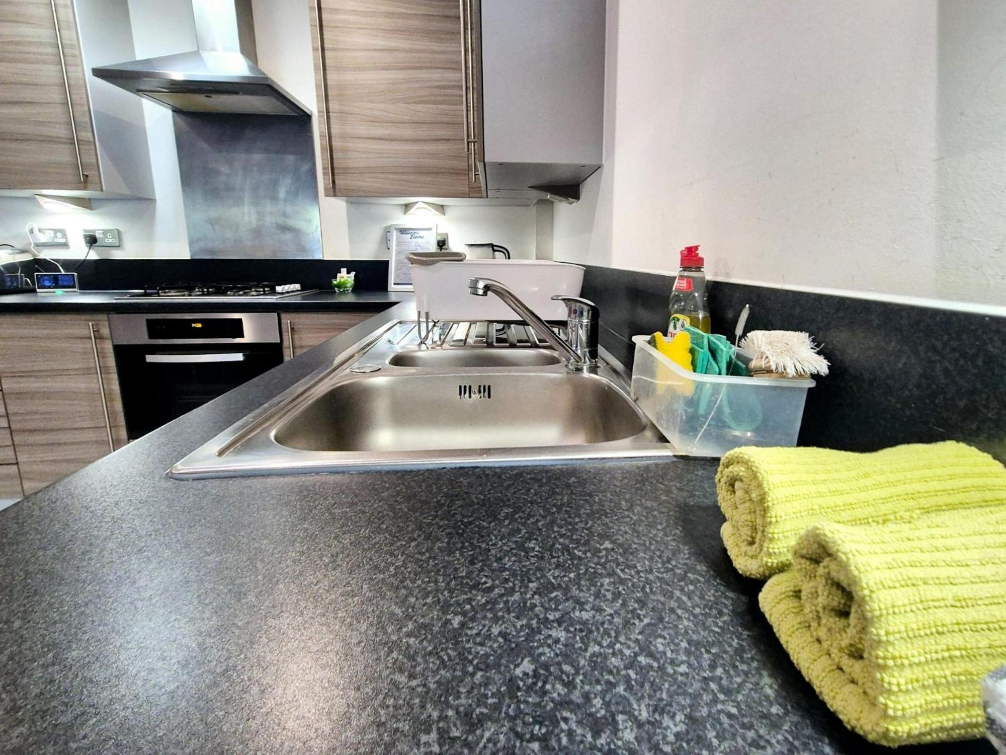 Explore London: 2 Bedroom House In Wood London