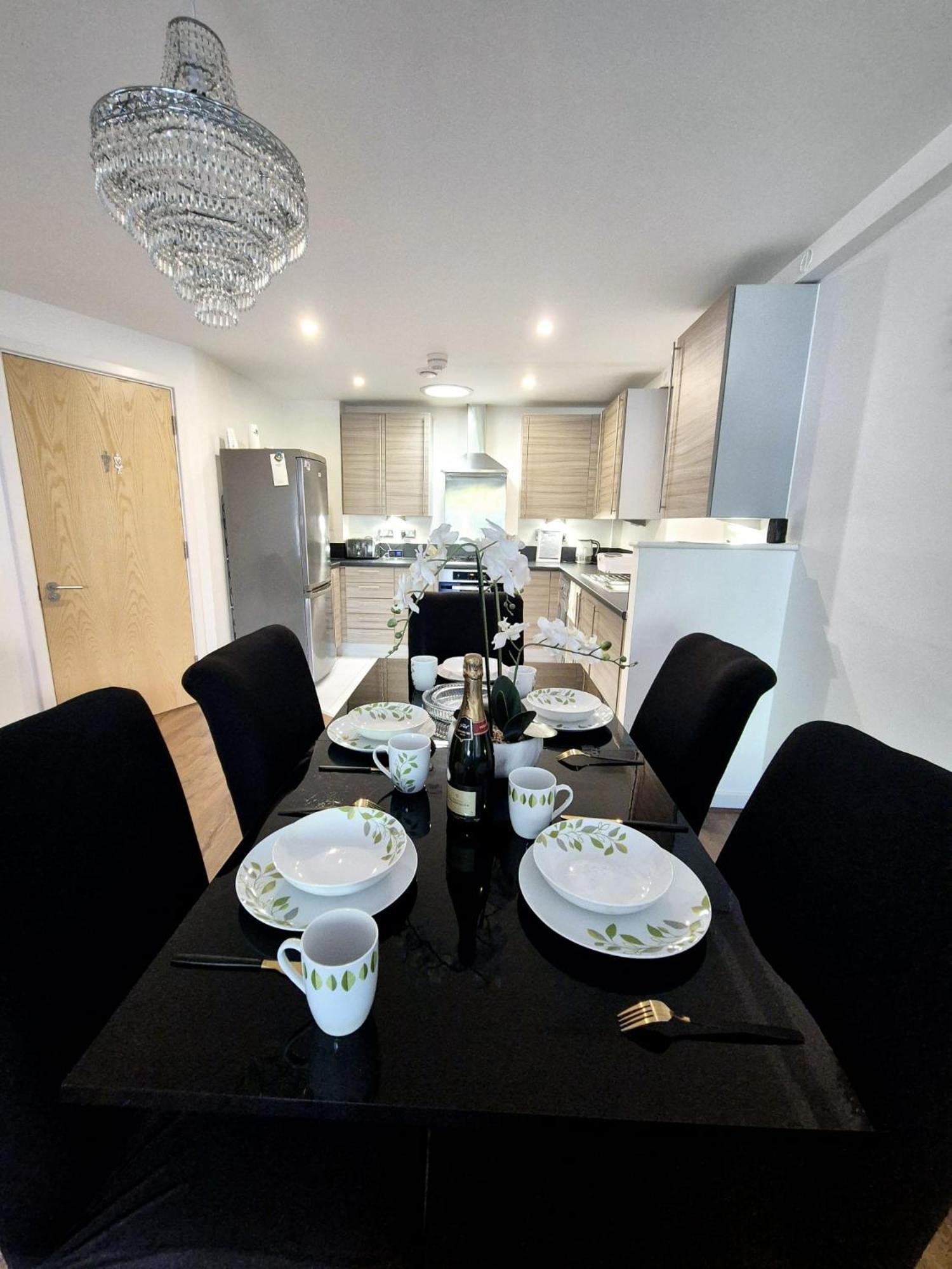 Explore London: 2 Bedroom House In Wood Holiday home