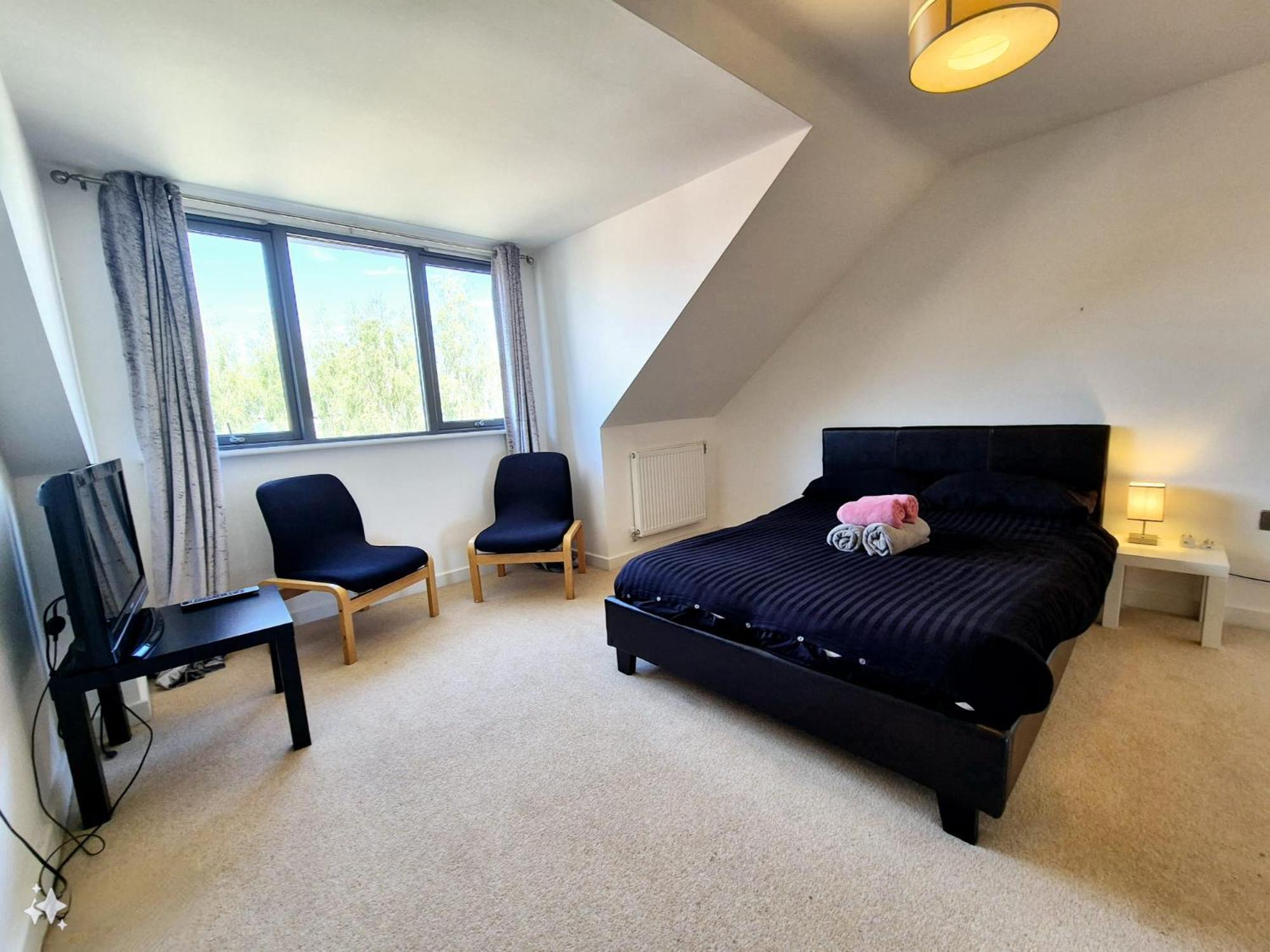 Explore London: 2 Bedroom House In Wood London