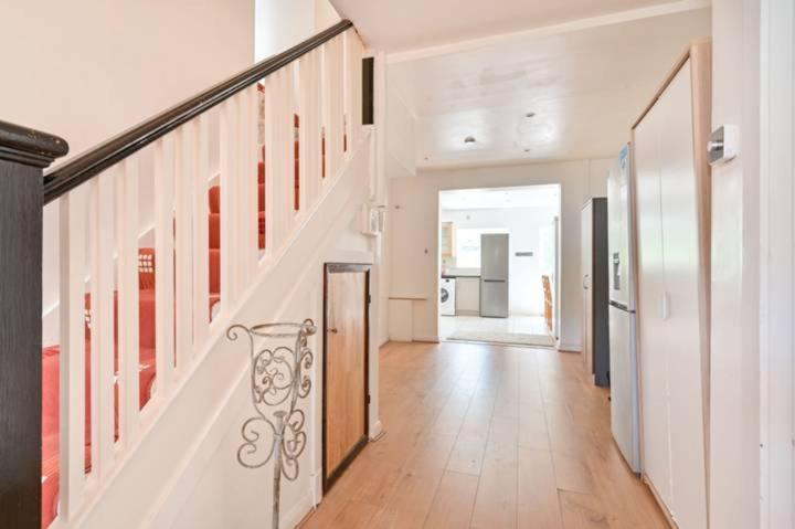 Modern Spacious 4-bed House Apartamento *