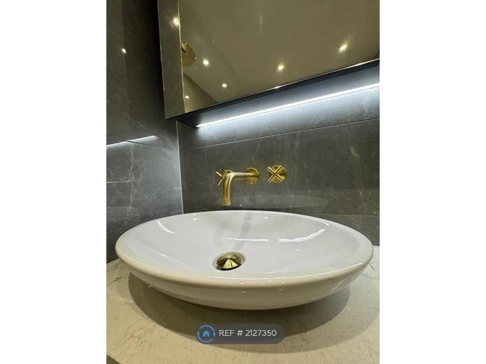 Apartment 250 Road 2 Bollinder Place Ec1v 2ah 2bed Luxury Apartments-this Is Full Address *