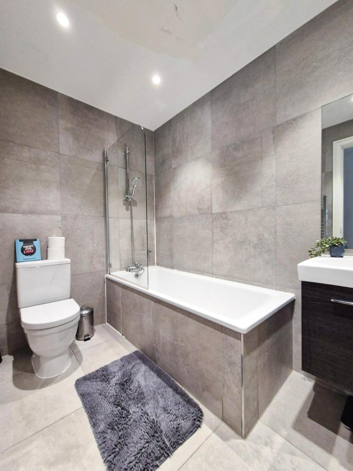 Modern & 3bedroom Flat With Pvt Balcony Steps From Regent's Park * Londen