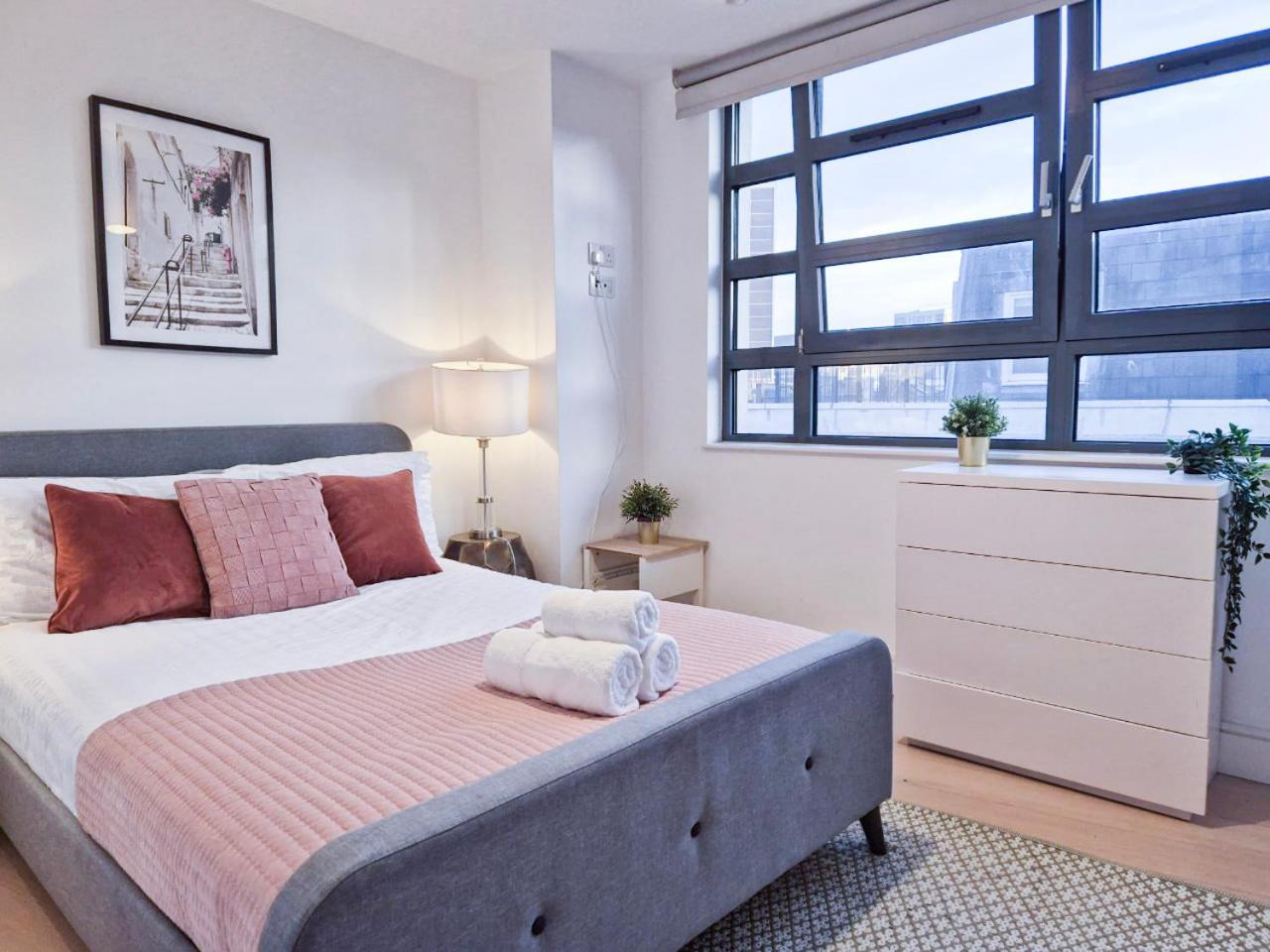 Modern & 3bedroom Flat With Pvt Balcony Steps From Regent's Park Appartement *