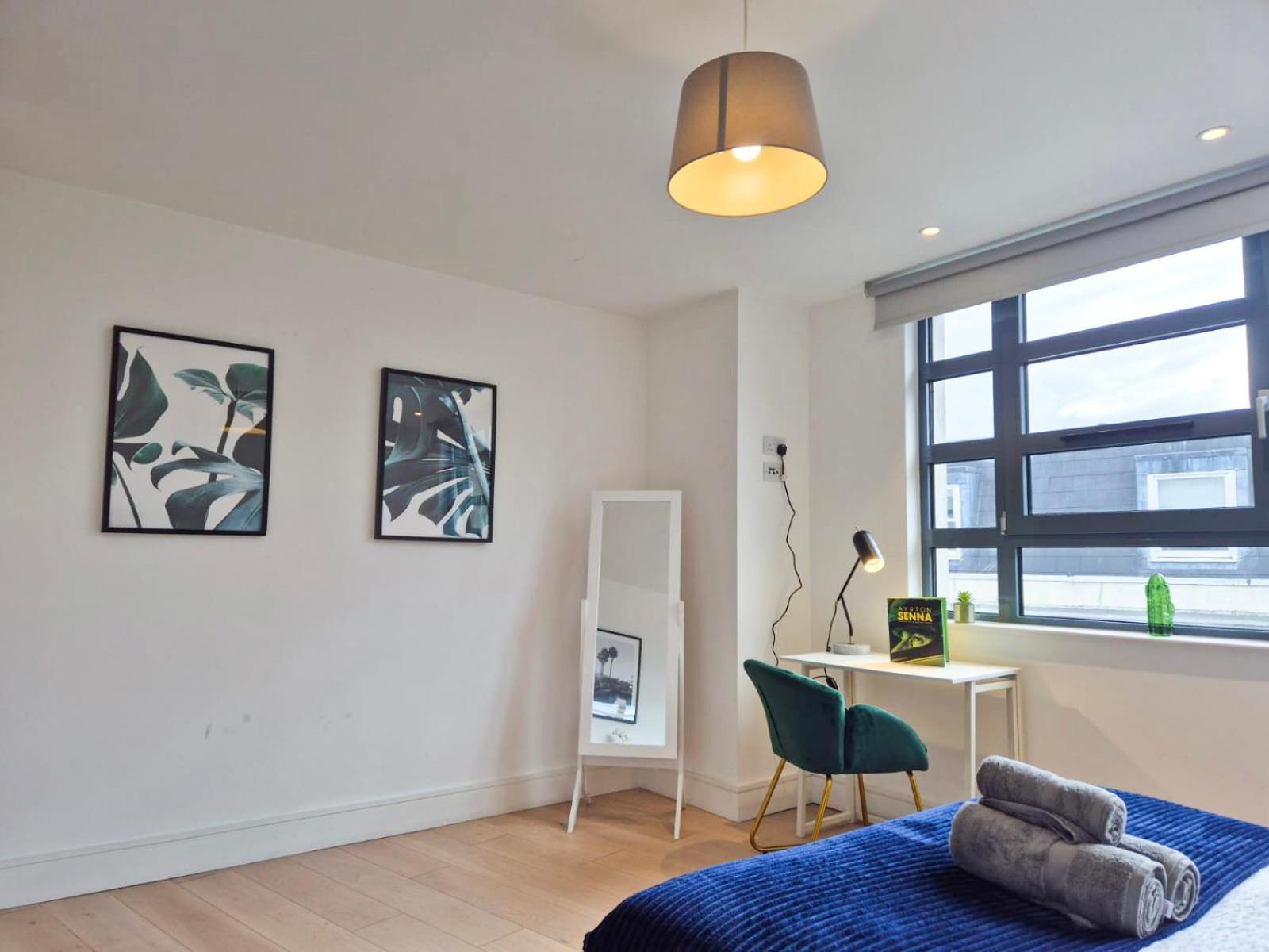 Modern & 3bedroom Flat With Pvt Balcony Steps From Regent's Park Appartement Londen
