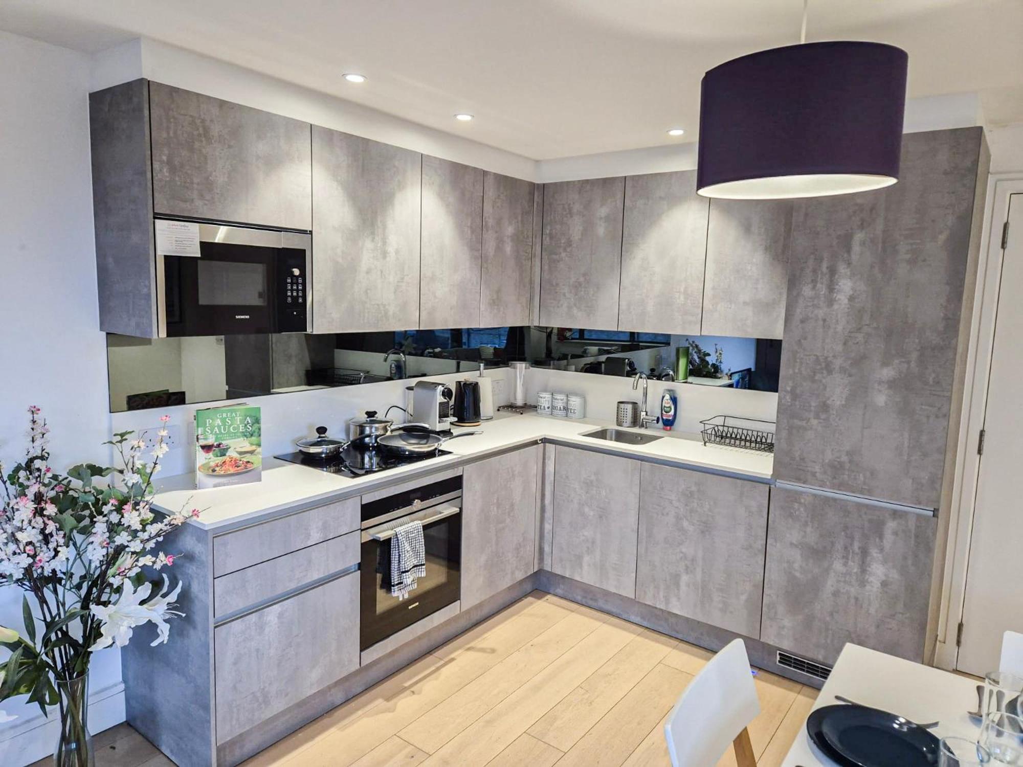 Appartement Modern & 3bedroom Flat With Pvt Balcony Steps From Regent's Park Londen