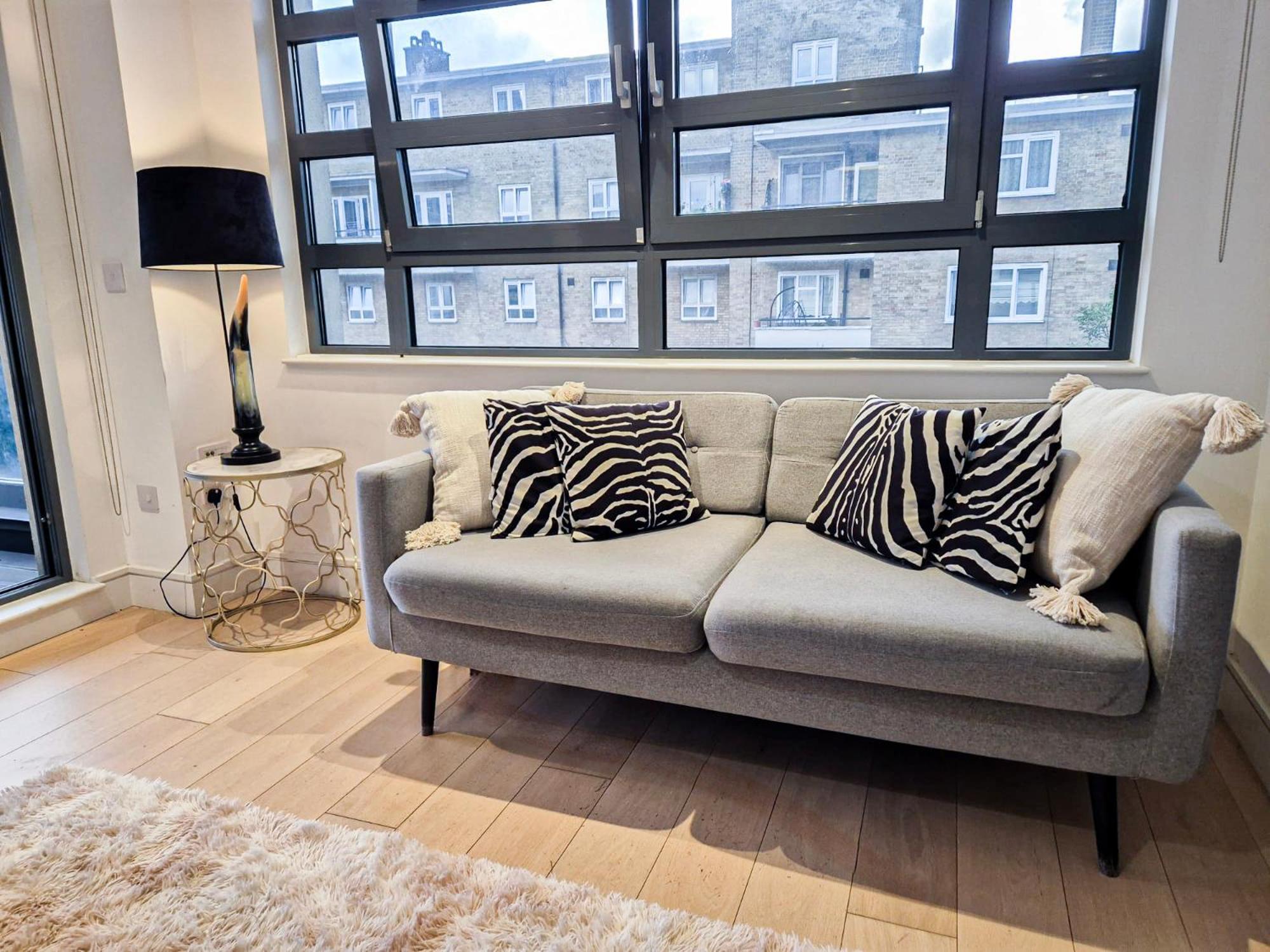 Modern & 3bedroom Flat With Pvt Balcony Steps From Regent's Park Appartement Londen