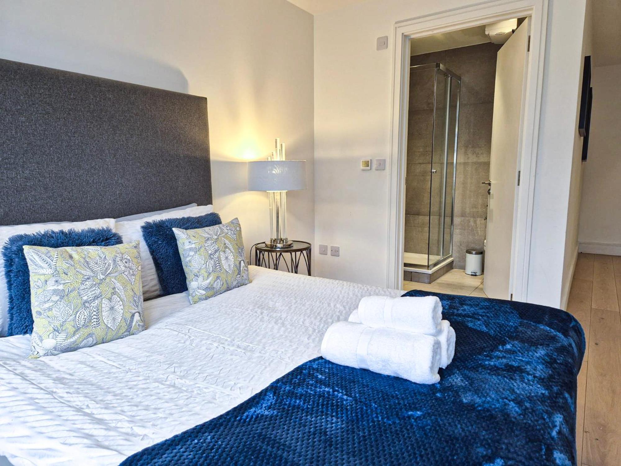 Appartement Modern & 3bedroom Flat With Pvt Balcony Steps From Regent's Park Londen
