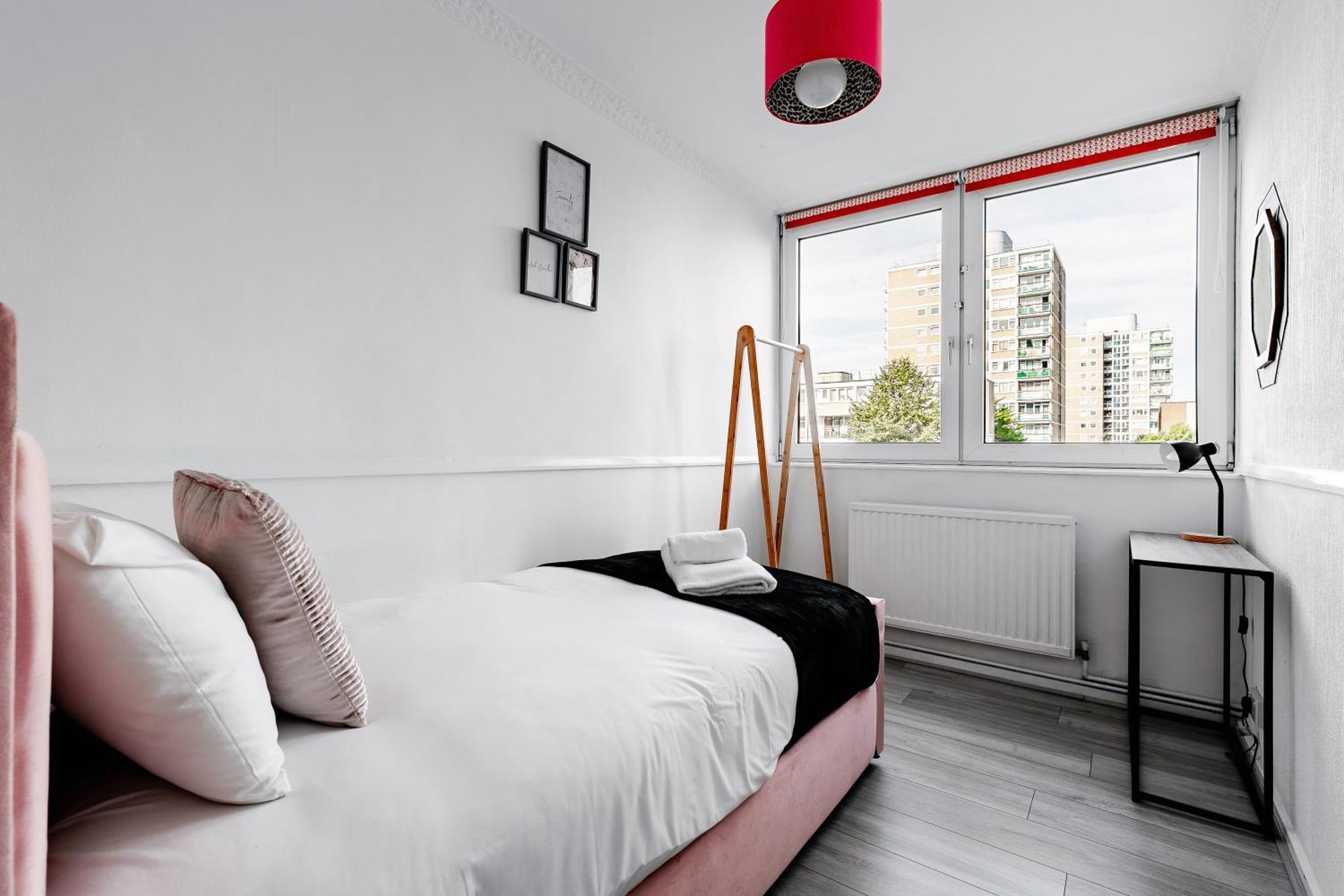 3br Off A13 , Sleeps 6, 2mins To Langdon Dlr,free Parking Appartement Londres