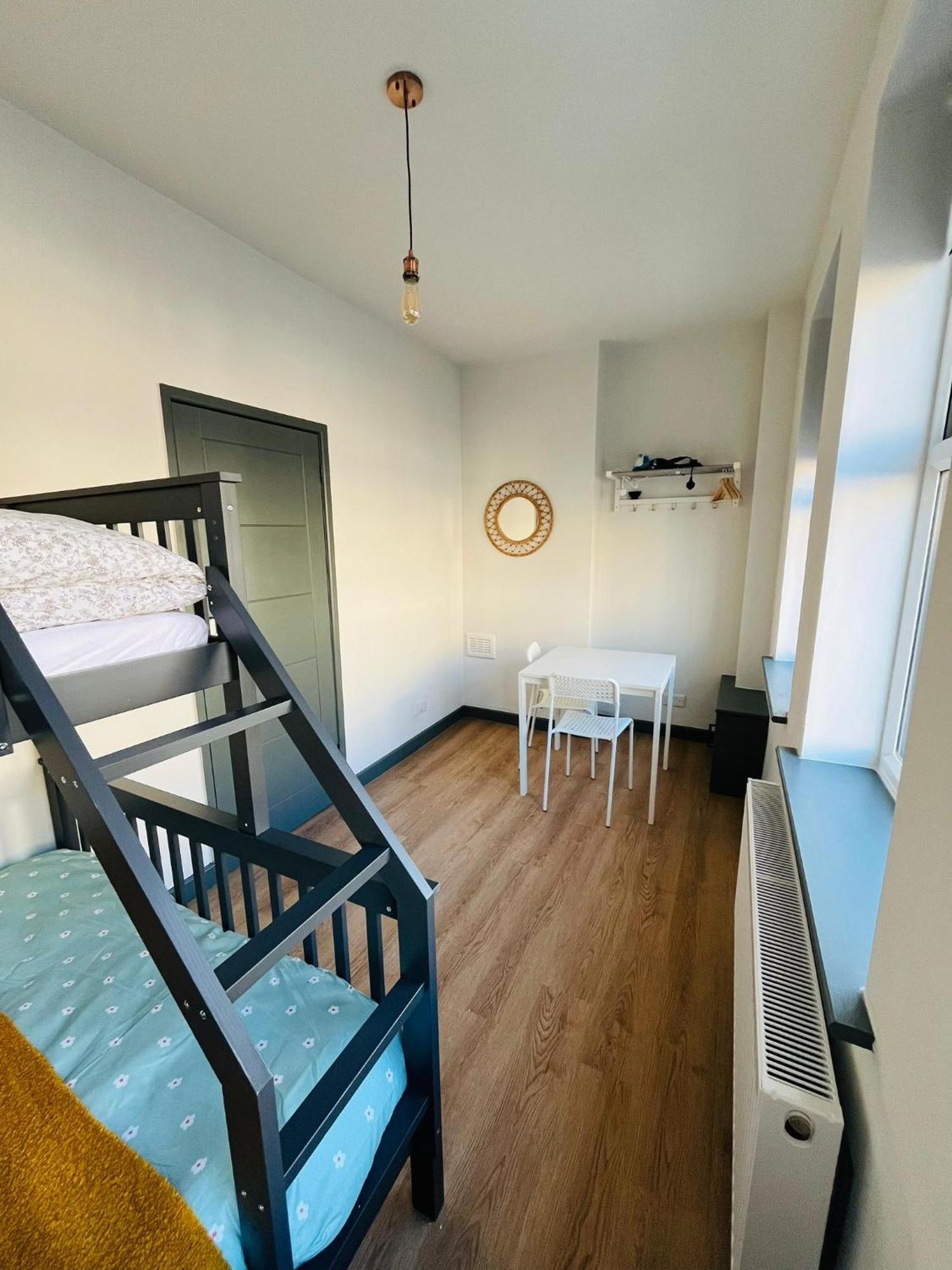 Kilburn Guest 167