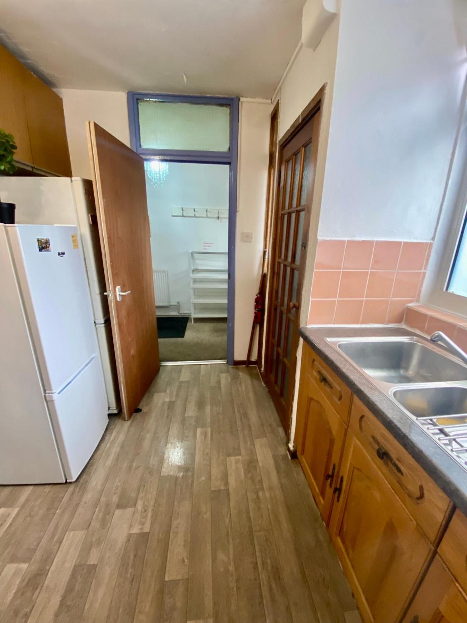 Cosy 3 Bed Apt, Old Truman Brewery! Brick Lane, London, E1 *