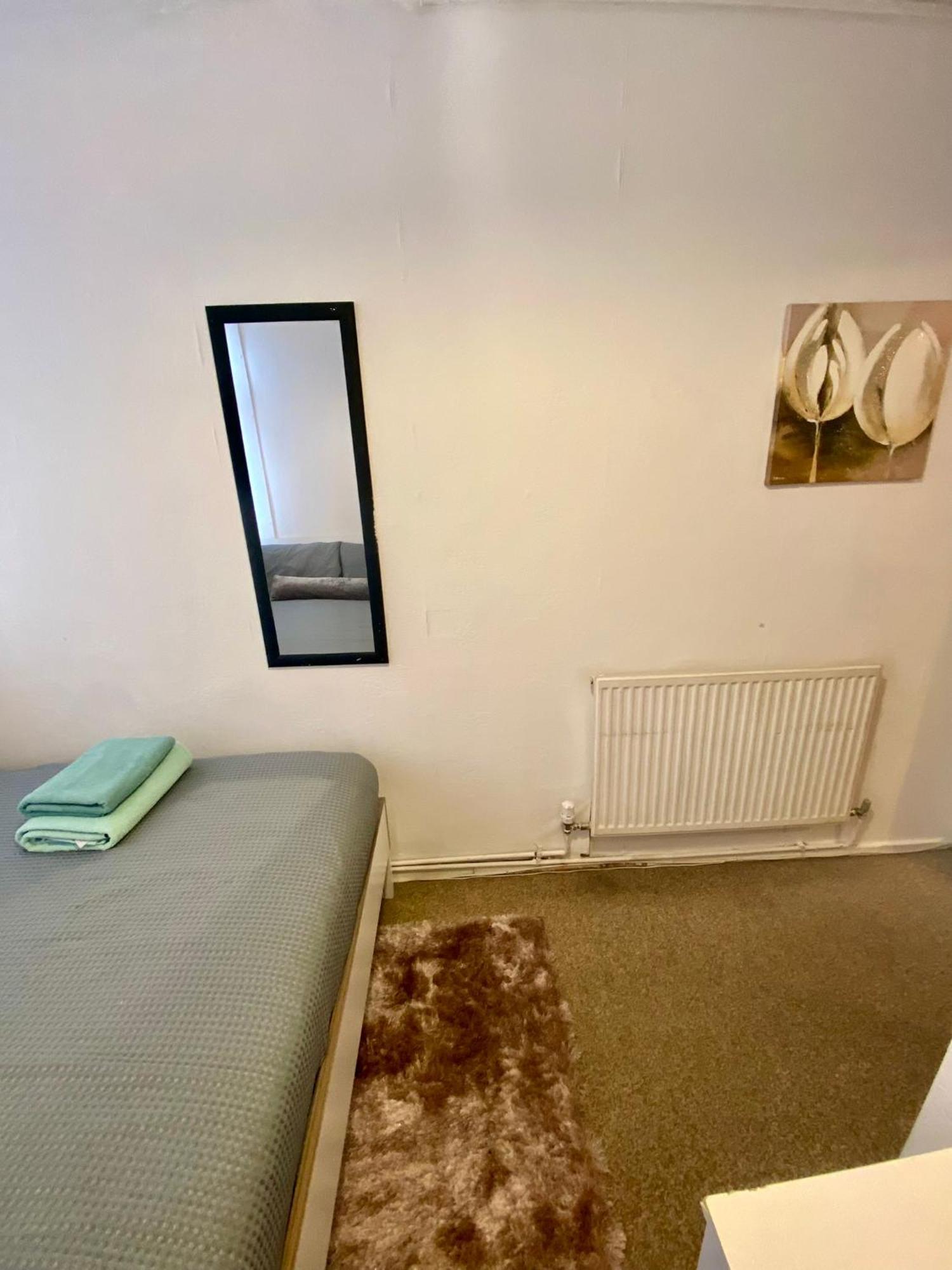Cosy 3 Bed Apt, Old Truman Brewery! Brick Lane, London, E1 *