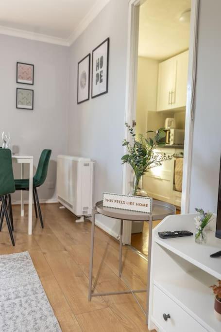 Apartamento Tranquil 2 Bed Near Downtown & Free Parking Londres