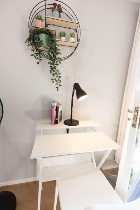 Tranquil 2 Bed Near Downtown & Free Parking Apartamento Londres