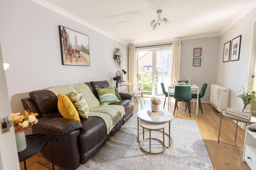 Tranquil 2 Bed Near Downtown & Free Parking * Londres