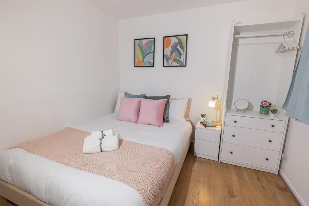 Tranquil 2 Bed Near Downtown & Free Parking