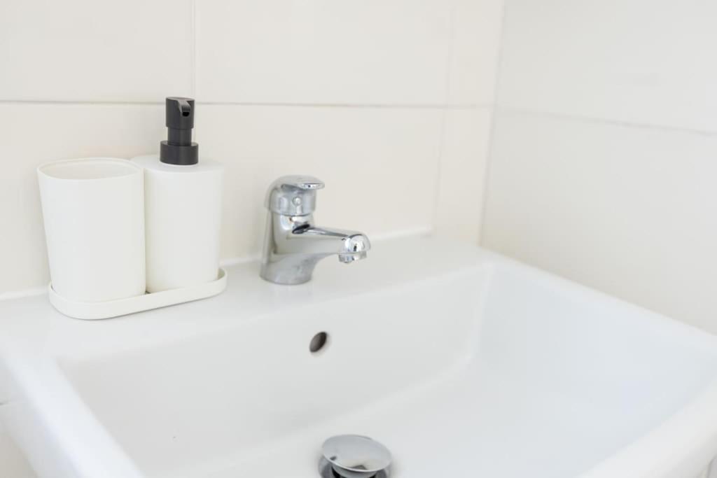 Tranquil 2 Bed Near Downtown & Free Parking Apartamento Londres