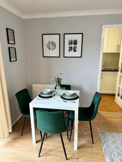Apartamento Tranquil 2 Bed Near Downtown & Free Parking Londres