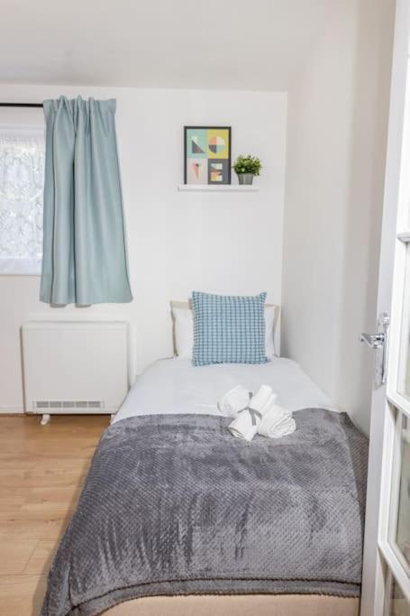 Tranquil 2 Bed Near Downtown & Free Parking Apartamento