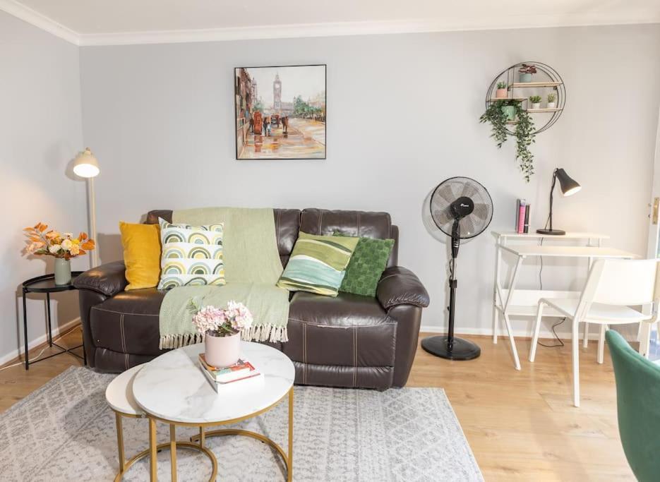 Tranquil 2 Bed Near Downtown & Free Parking * Londres