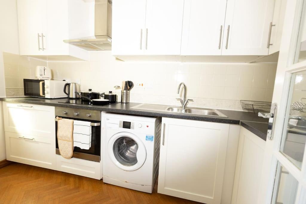 Apartamento Tranquil 2 Bed Near Downtown & Free Parking