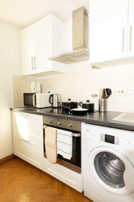 Tranquil 2 Bed Near Downtown & Free Parking Apartamento *