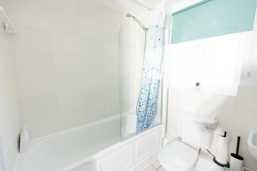 Tranquil 2 Bed Near Downtown & Free Parking * Londres