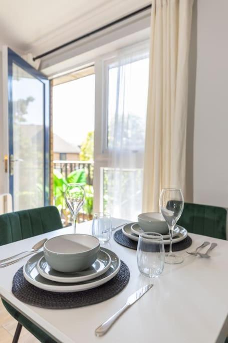 Tranquil 2 Bed Near Downtown & Free Parking Apartamento *