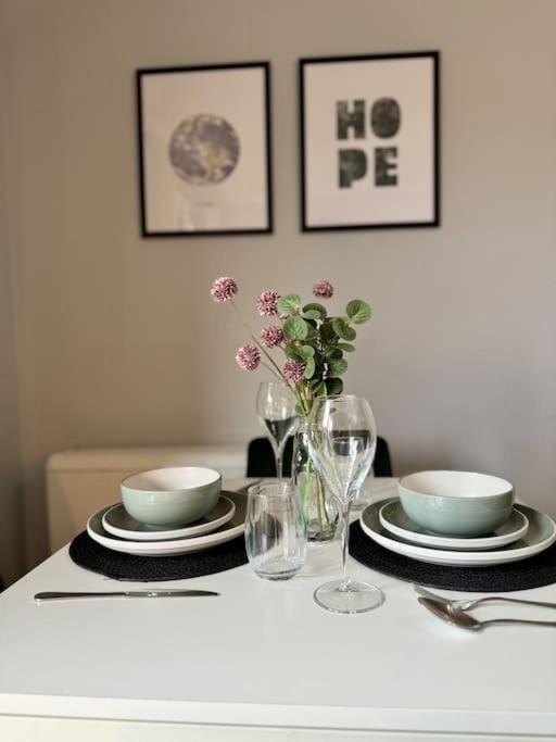 Tranquil 2 Bed Near Downtown & Free Parking Apartamento Londres