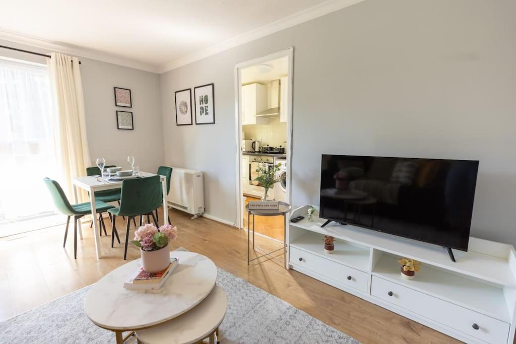 Apartamento Tranquil 2 Bed Near Downtown & Free Parking Londres