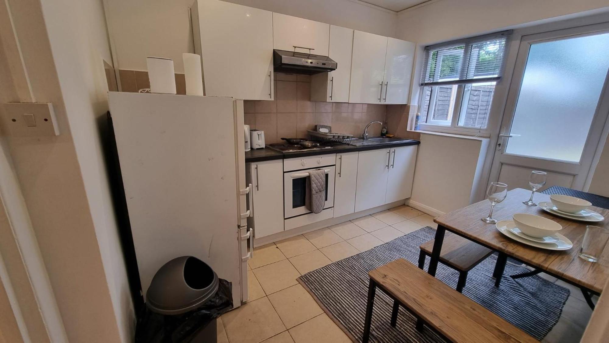 2 Bed Ground Floor Flat With Garden Next To Turnpike Lane Tube & Bus Appartement *