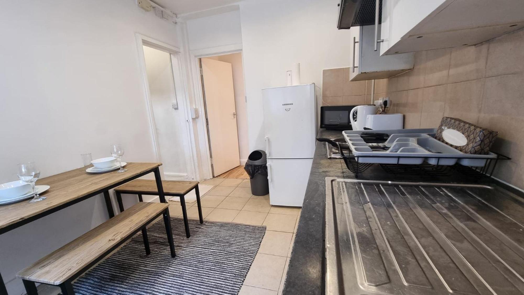 2 Bed Ground Floor Flat With Garden Next To Turnpike Lane Tube & Bus Appartement *