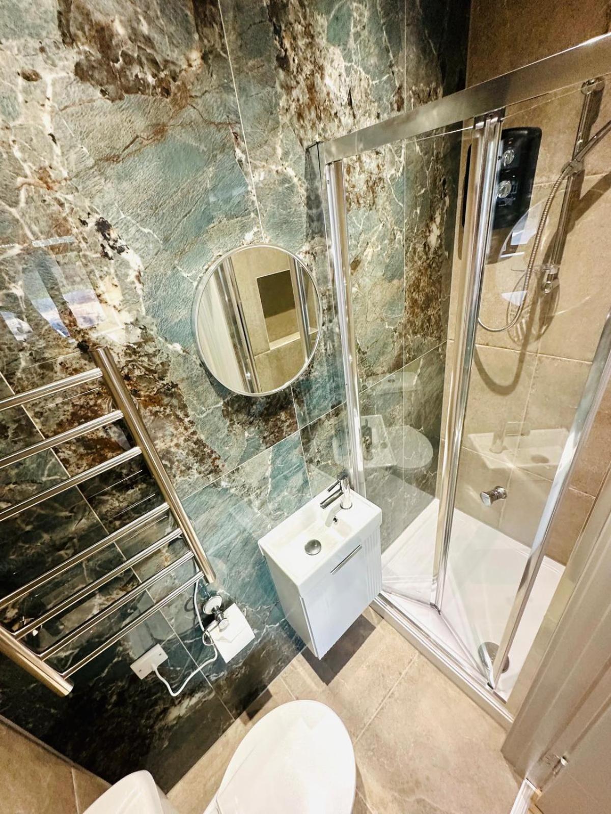 Pensión Ensuite Ii Great Location Close To Eye *