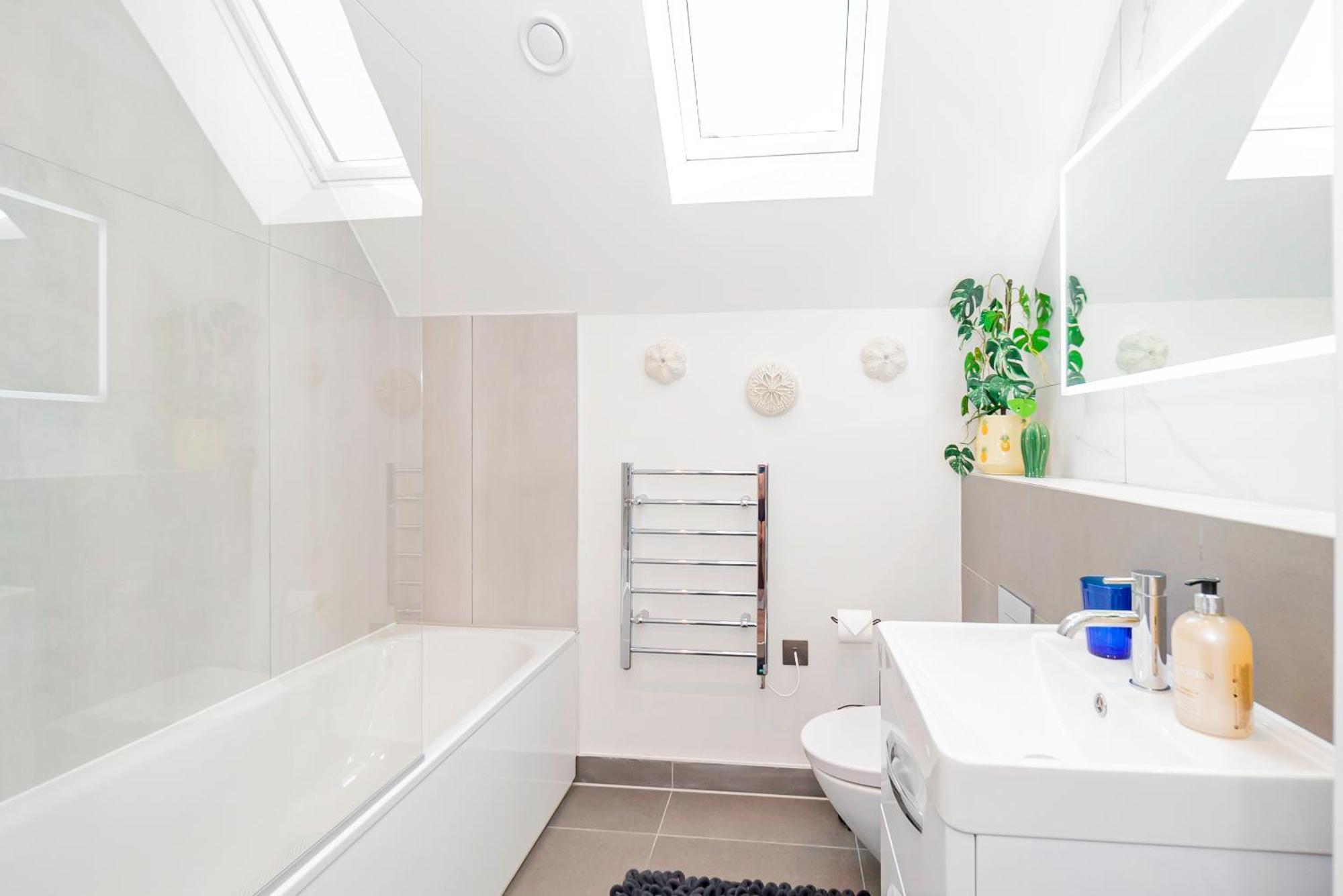 Appartement Superb Floor 1-bedroom Flat With Charming Two Balconies