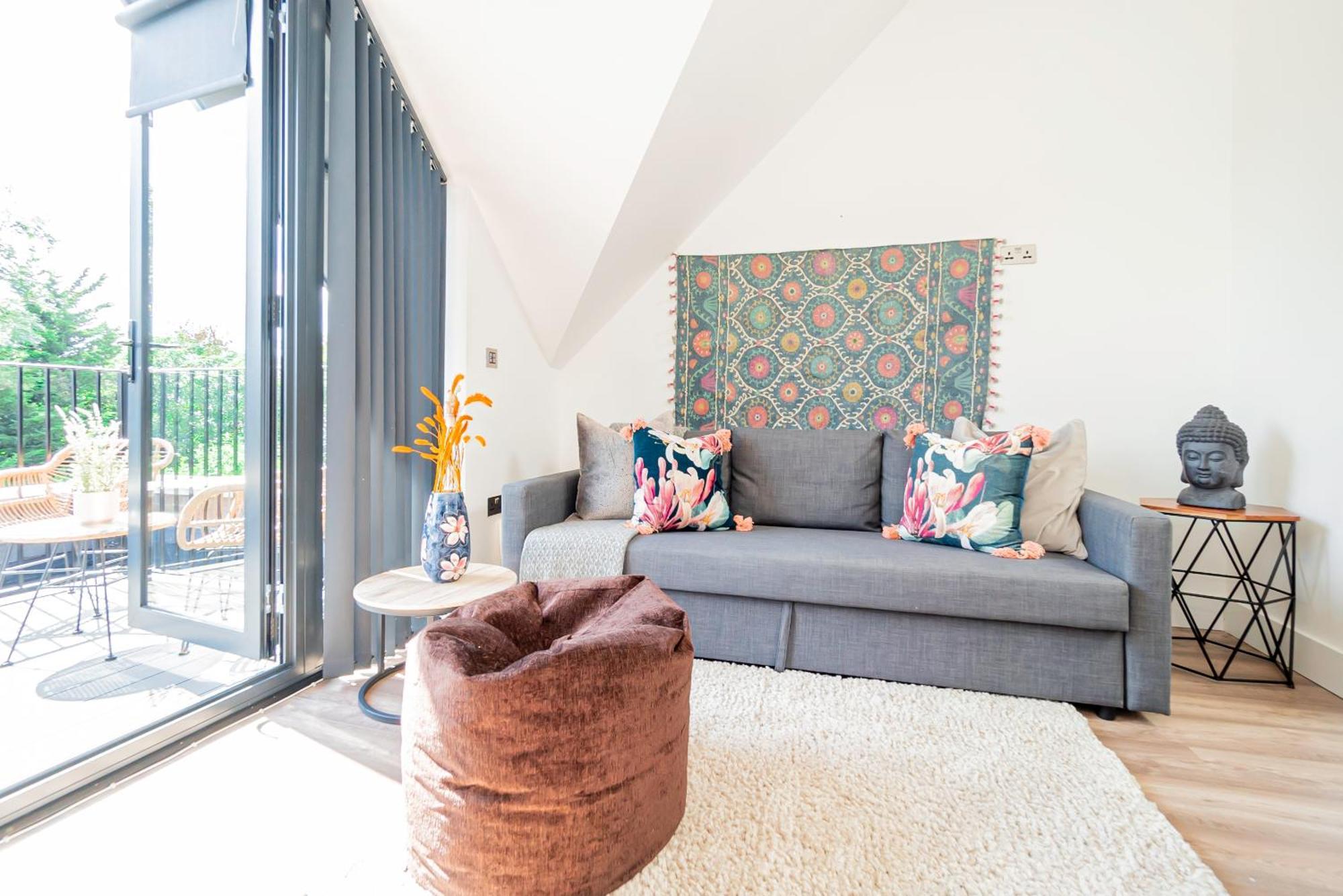Superb Floor 1-bedroom Flat With Charming Two Balconies Appartement *